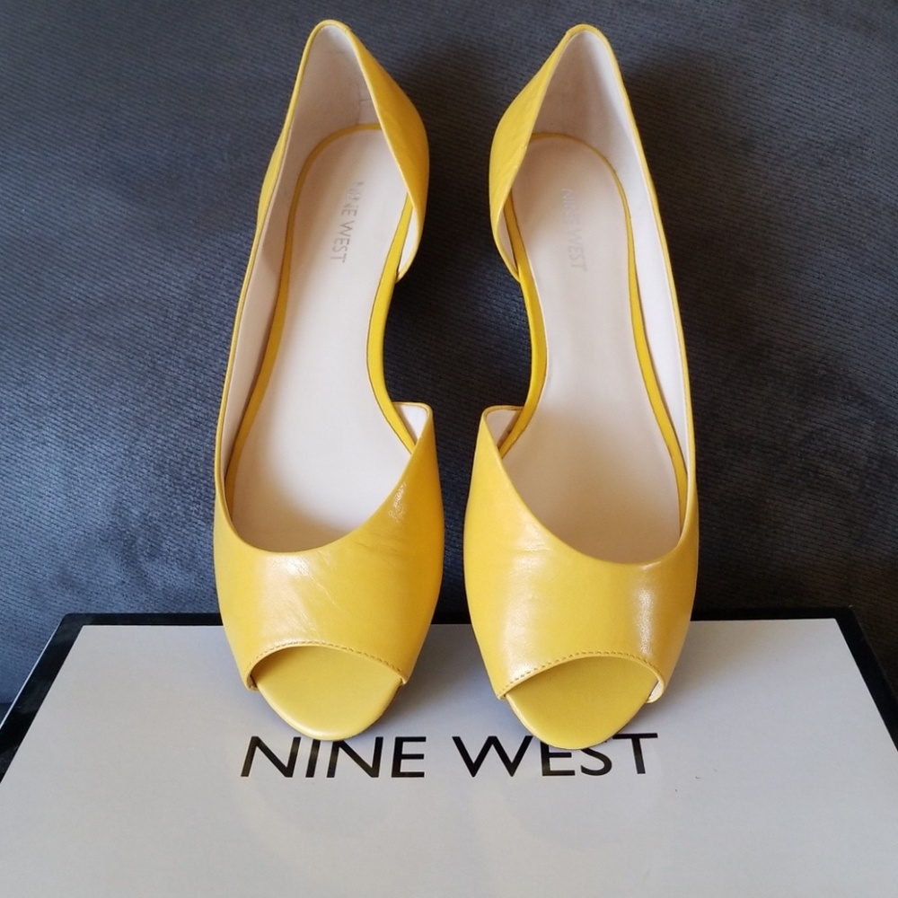 Nine West Yellow Bachelorette flats 10.5